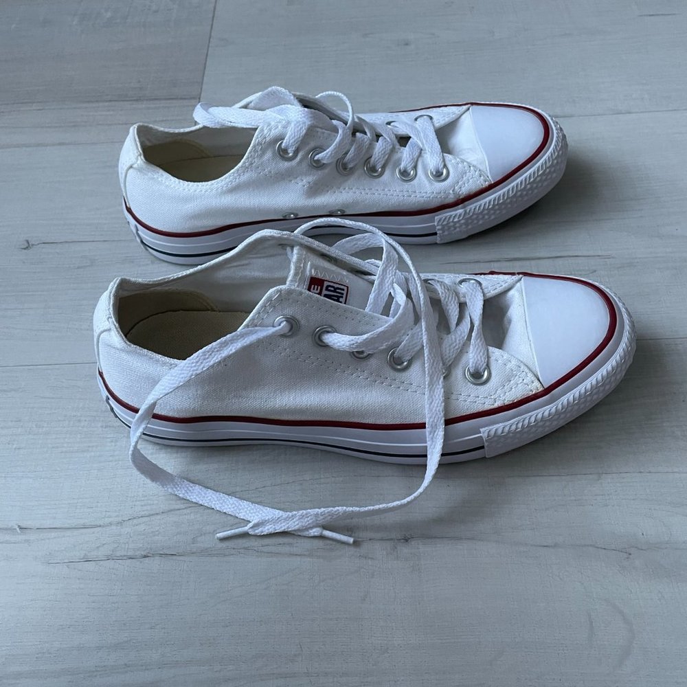 Converse chuck taylors sneakers - womens size 7